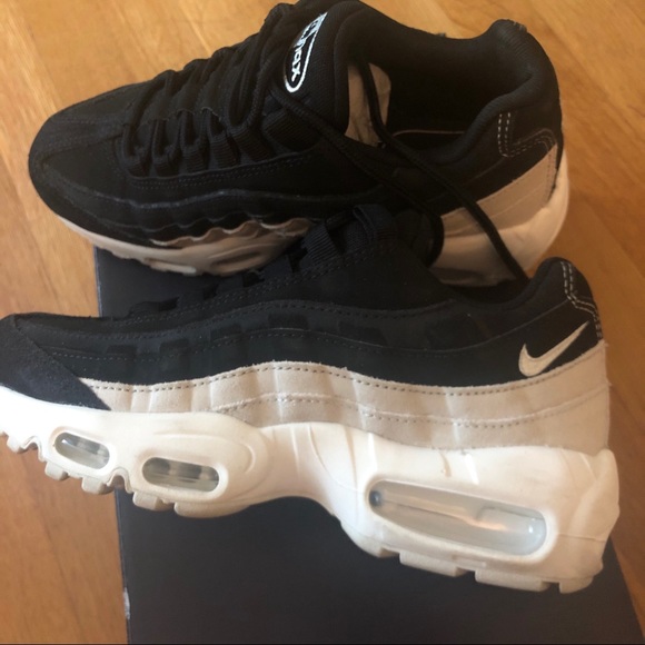 Nike Women's Air Max 95 Premium Running - Picture 12 of 12